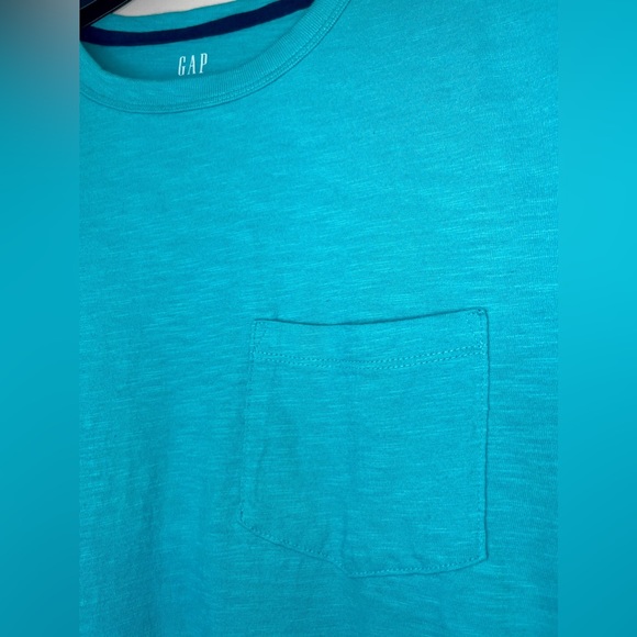 GAP Pocket T-Shirt - Picture 2 of 4